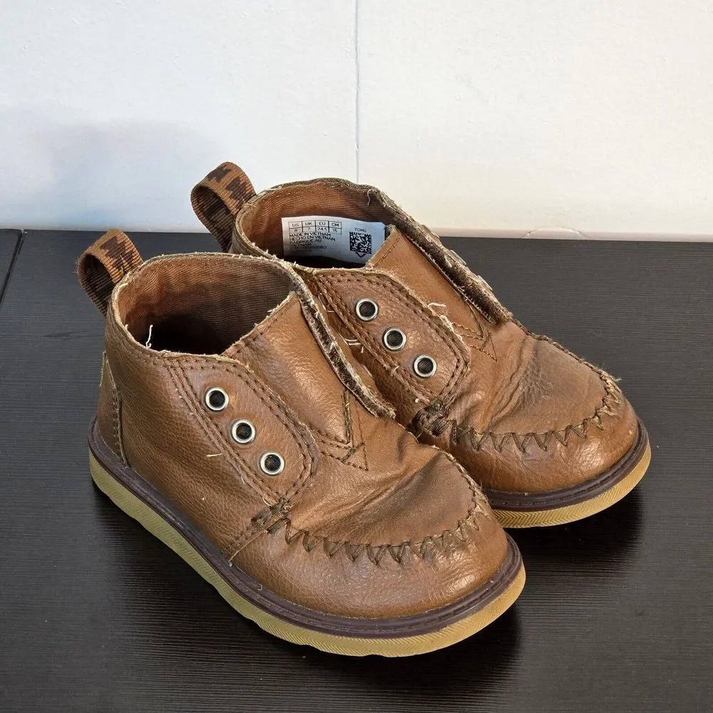 Tom's Kids Brown Chukka Boots, Size 8M No tie‎